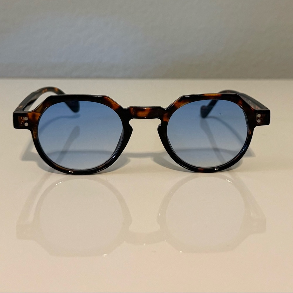 Tortoiseshell Round Frame Sunglasses with Blue Lenses